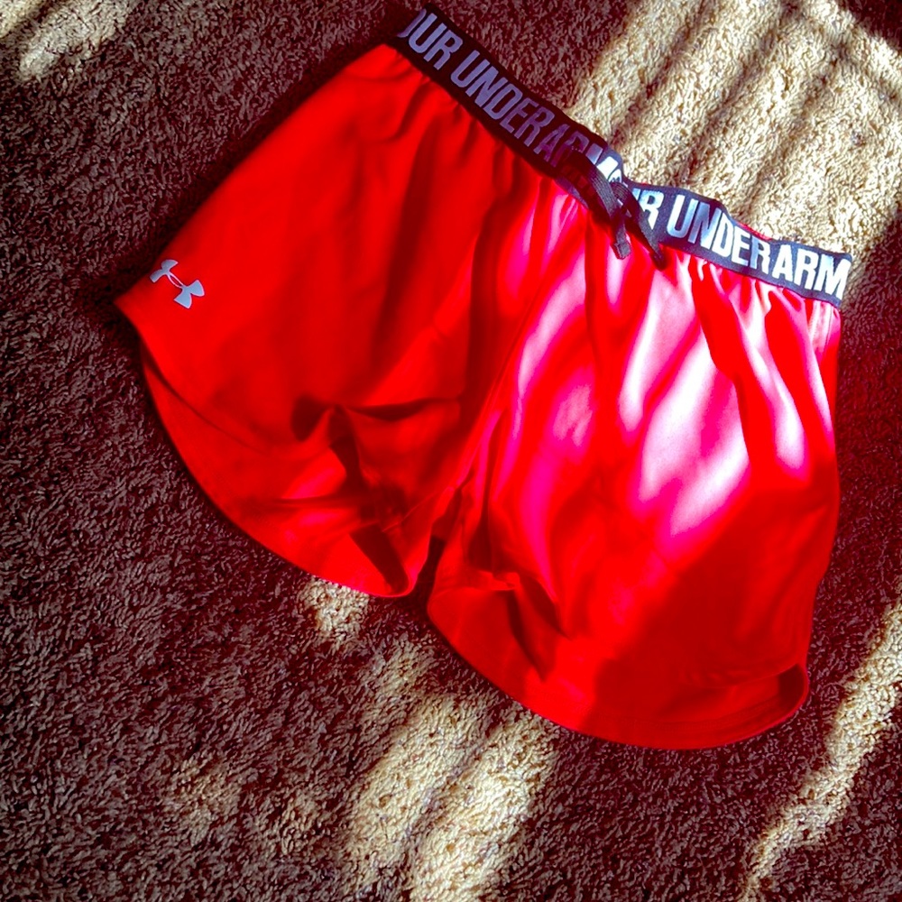 Pink under armer shorts